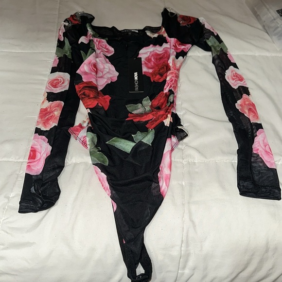 NWT Fashion Nova rosaria floral mesh bodysuit. Size medium. - Picture 3 of 4